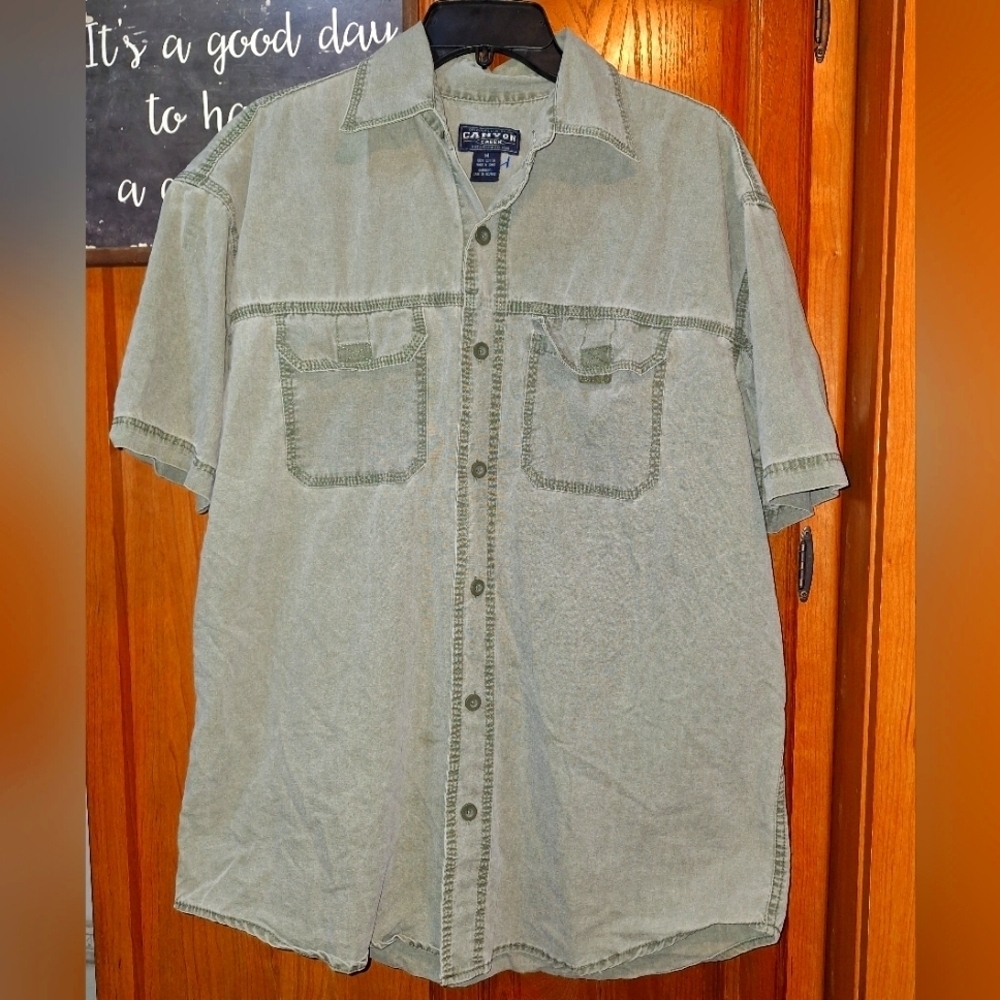 Canyon Creek Men's Green  Short Sleeve Button-down Shirt In A Mens Medium.
